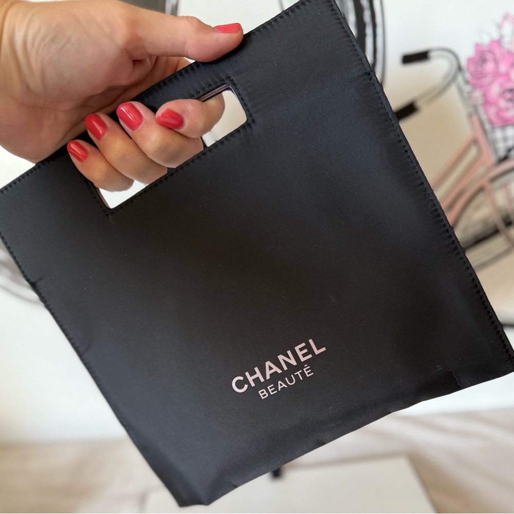 CHANEL Beauty Cosmetic Black Mini Tote Bag - Picture 2 of 9